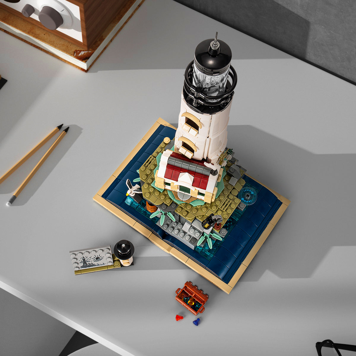 DAHONPA Lighthouse Building Block Sets with Glowing Lighting with 1092 Pieces