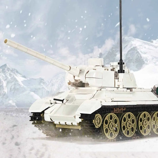 Cinematic battlefield display of the DAHONPA winter camo white tank building blocks model set against a snowy mountain backdrop