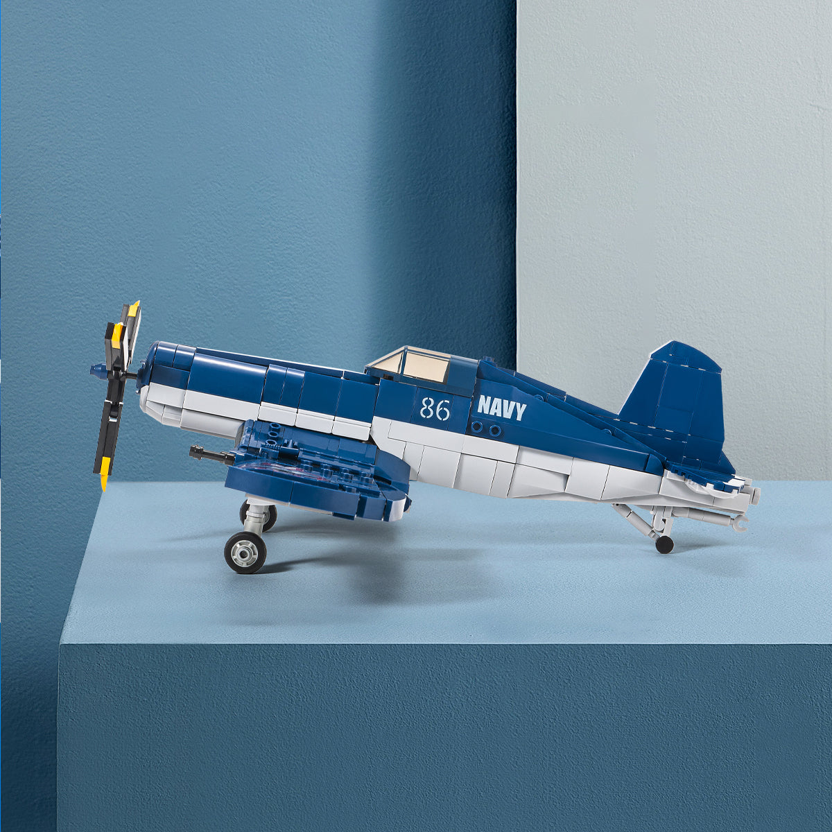 DAHONPA Military Series F4U Fighter Building Blocks Set with 550 Pieces