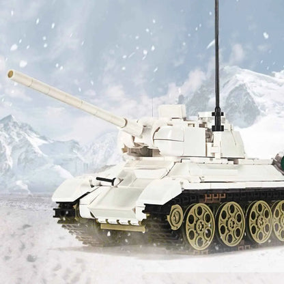 Cinematic battlefield display of the DAHONPA winter camo white tank building blocks model set against a snowy mountain backdrop